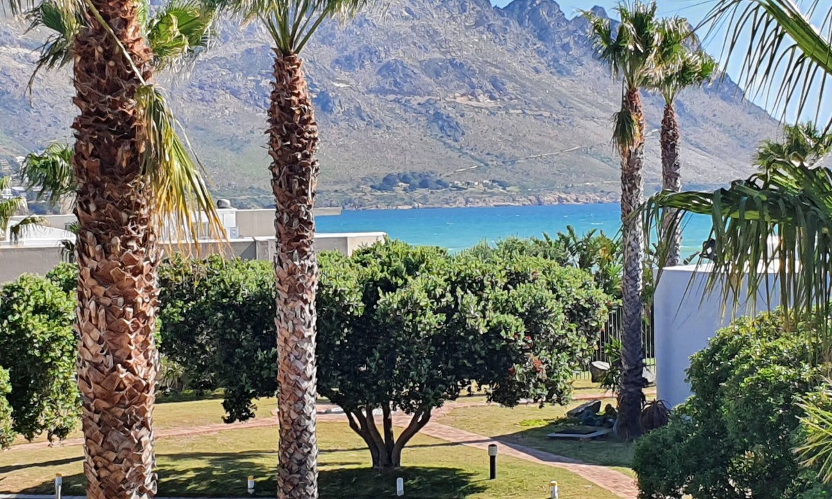 Gordons Bay Central Apartment | Stunning views apartment close to Cape Town