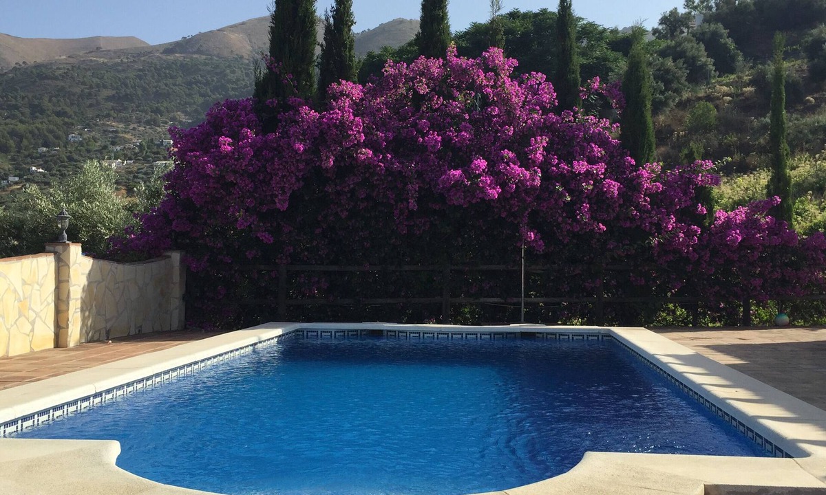 Competa Villa | Stunning villa 3 beds 2 bathrooms, sea and Mountain View’s, AIRCON & WIFI .