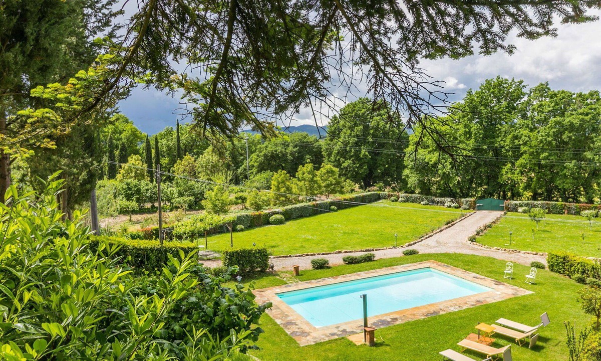 Montevarchi Villa | Stunning villa for 5 guests with private pool, WIFI, TV, terrace, pets allowed and panoramic view