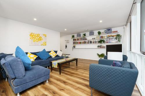 Hawker House | Stylish 3BR in Hawker - Colorful and Renovated - Hosted by CanStay