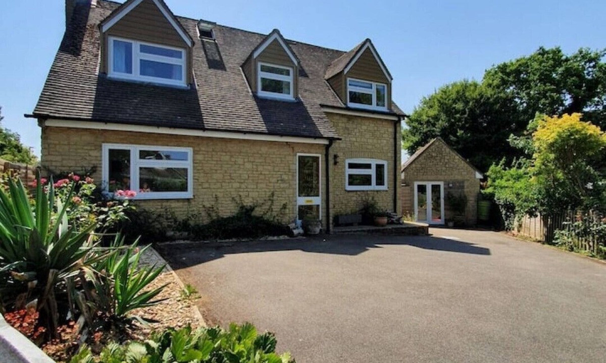 Charlbury House | Stylish 4 bedroom family house in the Cotswolds