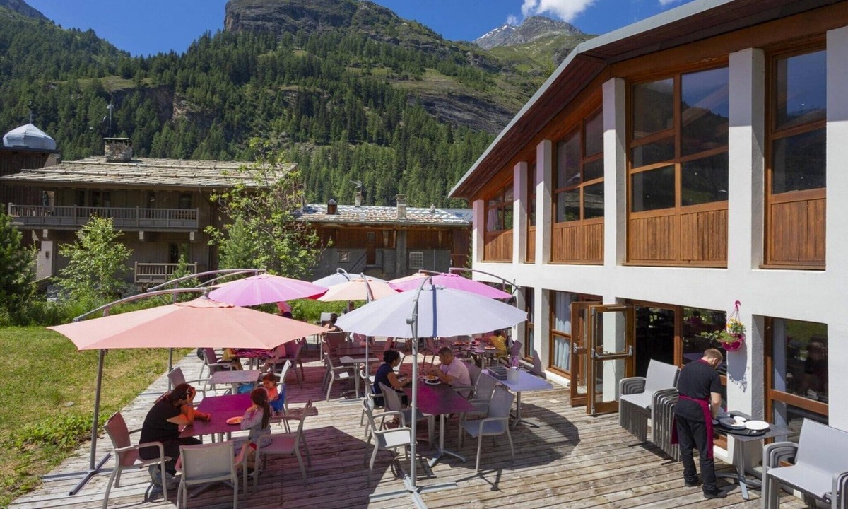 Les Brevieres Apartment | Stylish Stay with Terrace & Wellness