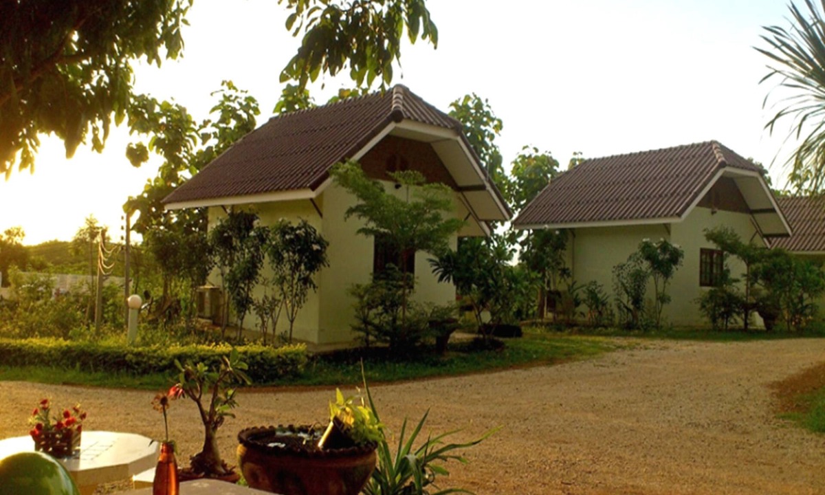 Wang Saphung Hotel | Suan Lamyai Resort