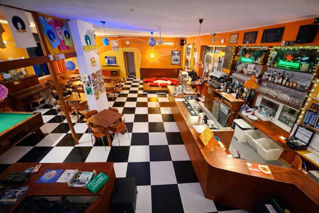 Marebello Hostel | Sunflower Beach Backpacker Hostel & Bar