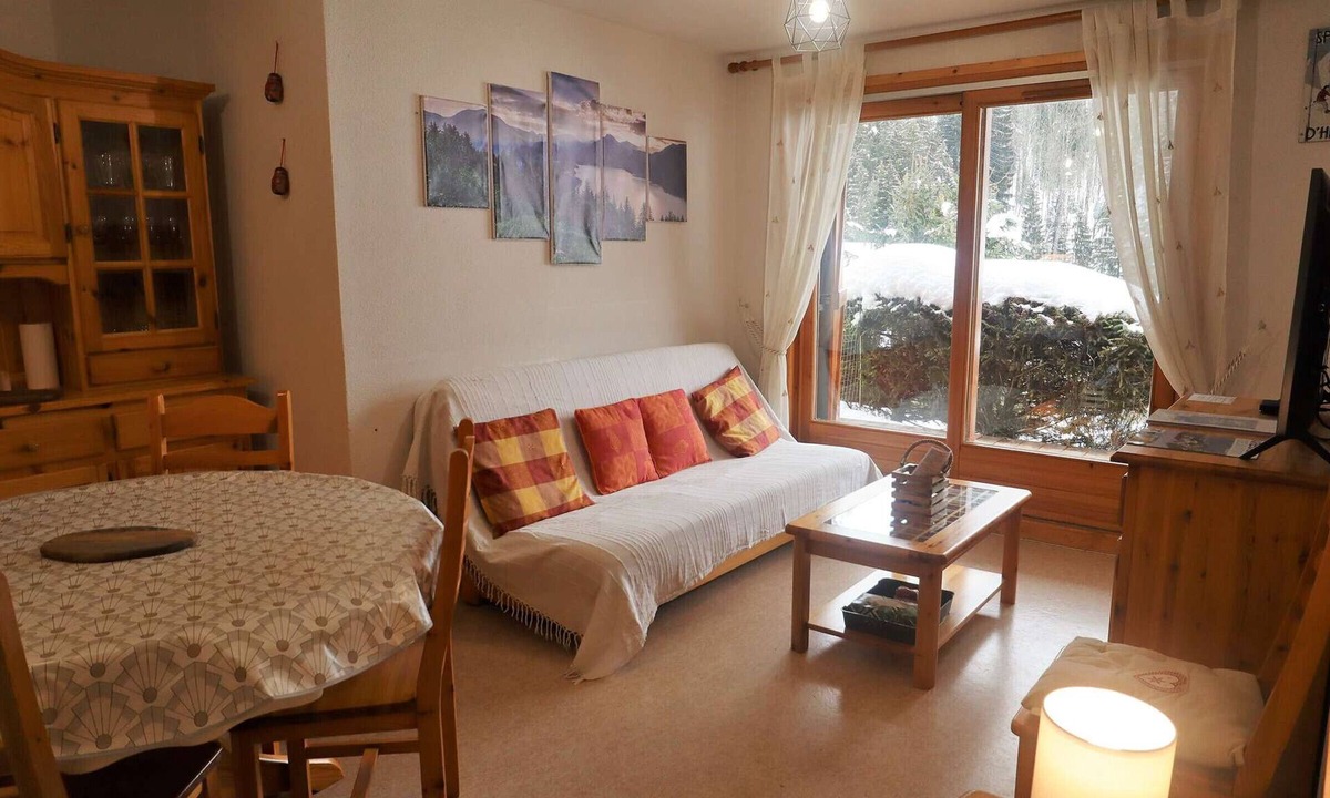 Beaufort Apartment | Sunny Apartment in Beaufort: 2BR, 4-6 Guests, Parking, Terrace, Stunning Mountain Views