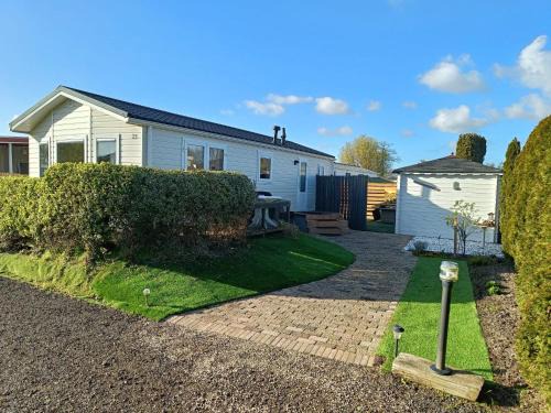 Berkhout Ski Chalet | Sunny Chalet near Amsterdam at Camping Venhop