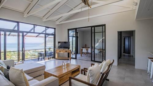 Scott Estate House | Sunset Bay Stay