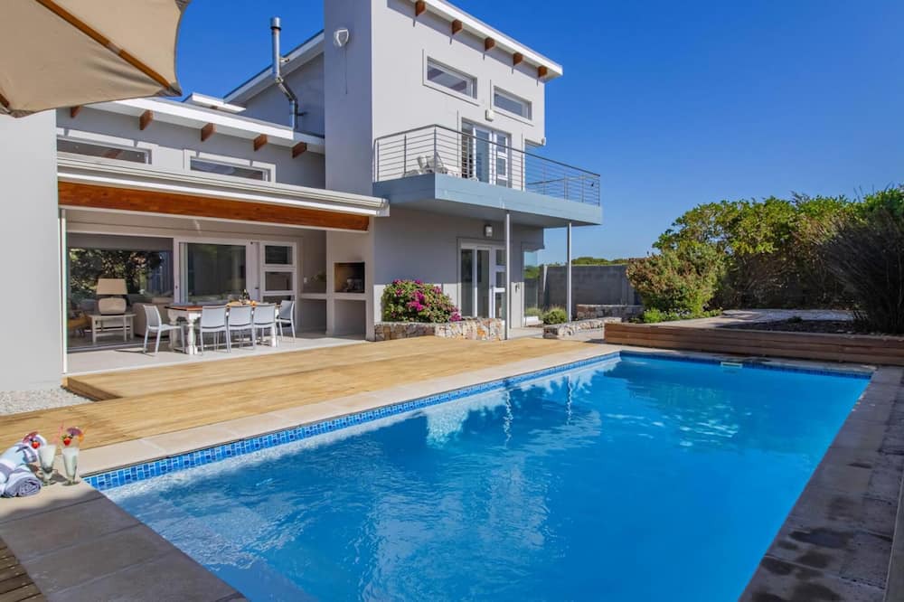 Hermanus Apartment | Sunset Villa | A happy place |Pool