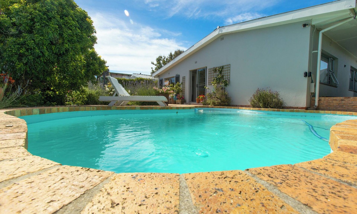 Kommetjie Apartment | SurfWay beach cottage - Your Cape beach getaway