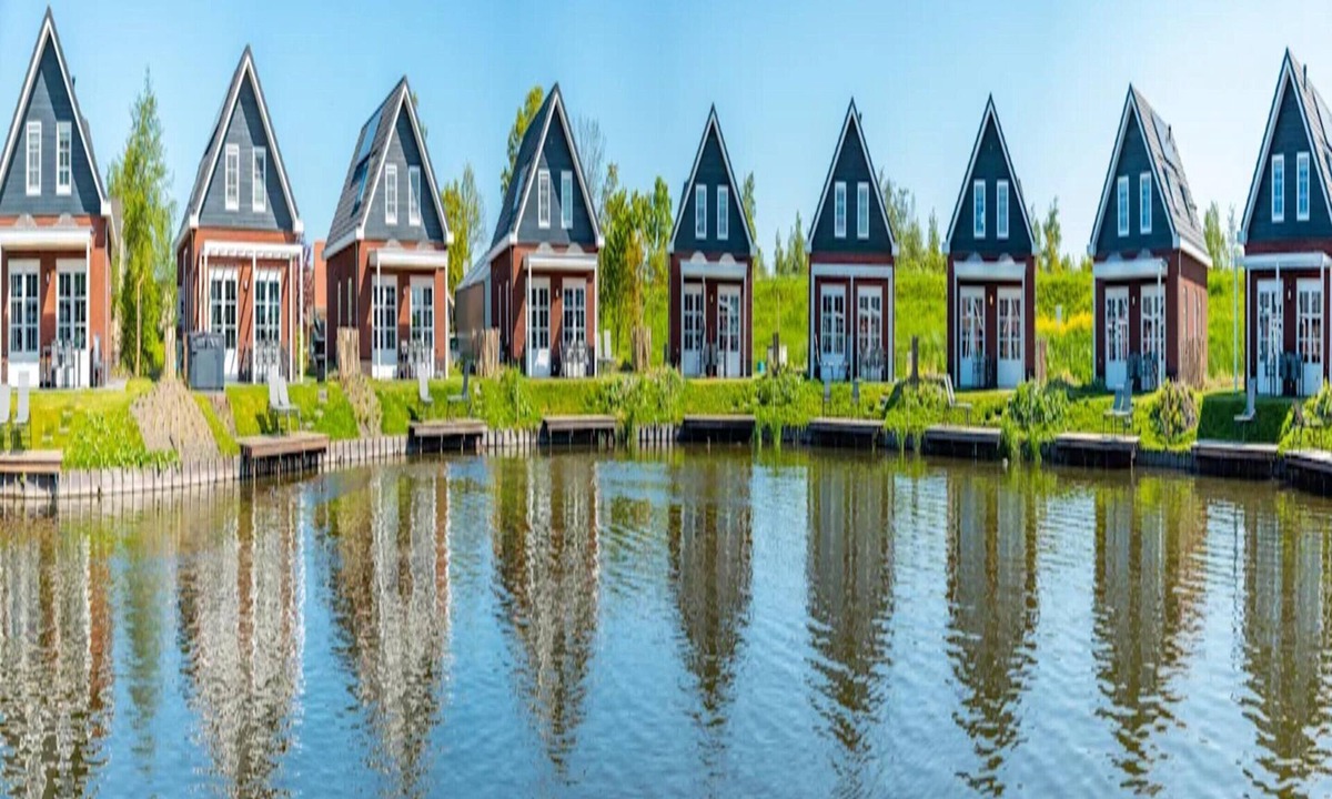 Medemblik Villa | Sustainable Water Villa With Sauna