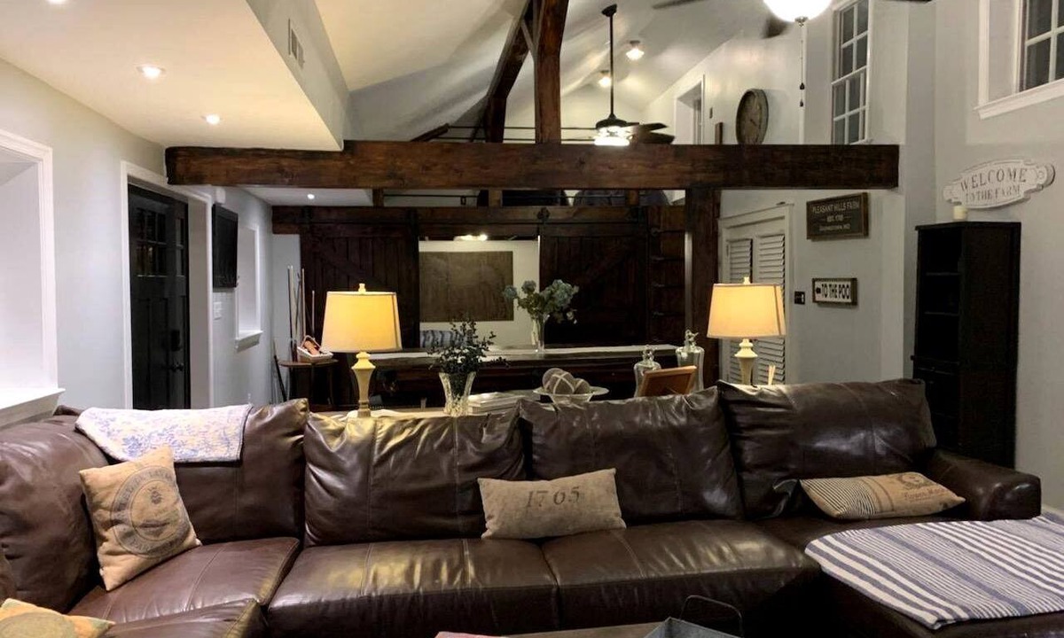 Darnestown Cottage | Sweet Chic Farm Cottage with Pool, Hot-Tub and Beautiful Sunsets in Maryland