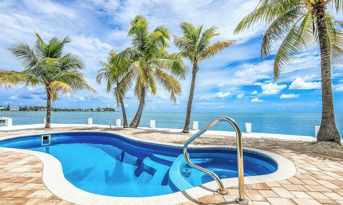 Little Venice House | Swept Away – 3BR/2BA Keys Retreat with Pool, Dock & Stunning Open Water Views