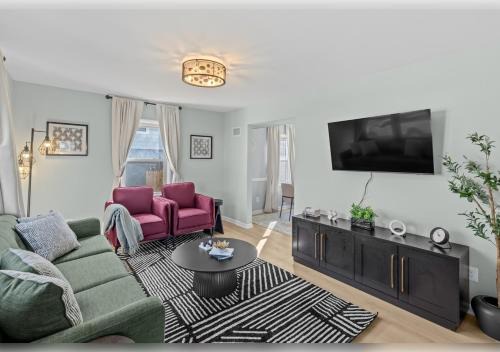 Takoma Park House | Takoma Park Three Bedroom Home Near Metro and National Mall DC