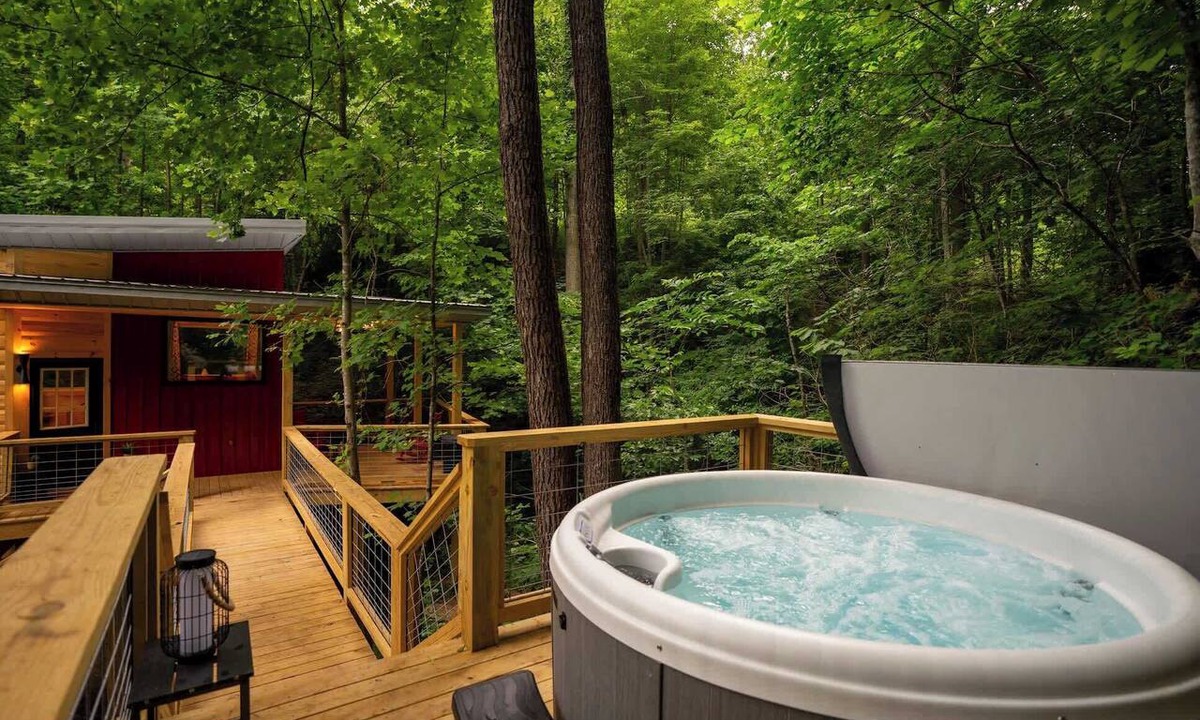 Stanton Cabin | Terrace Creek Retreat | Creekside Hot Tub Escape | 5 Min From Nada Tunnel!