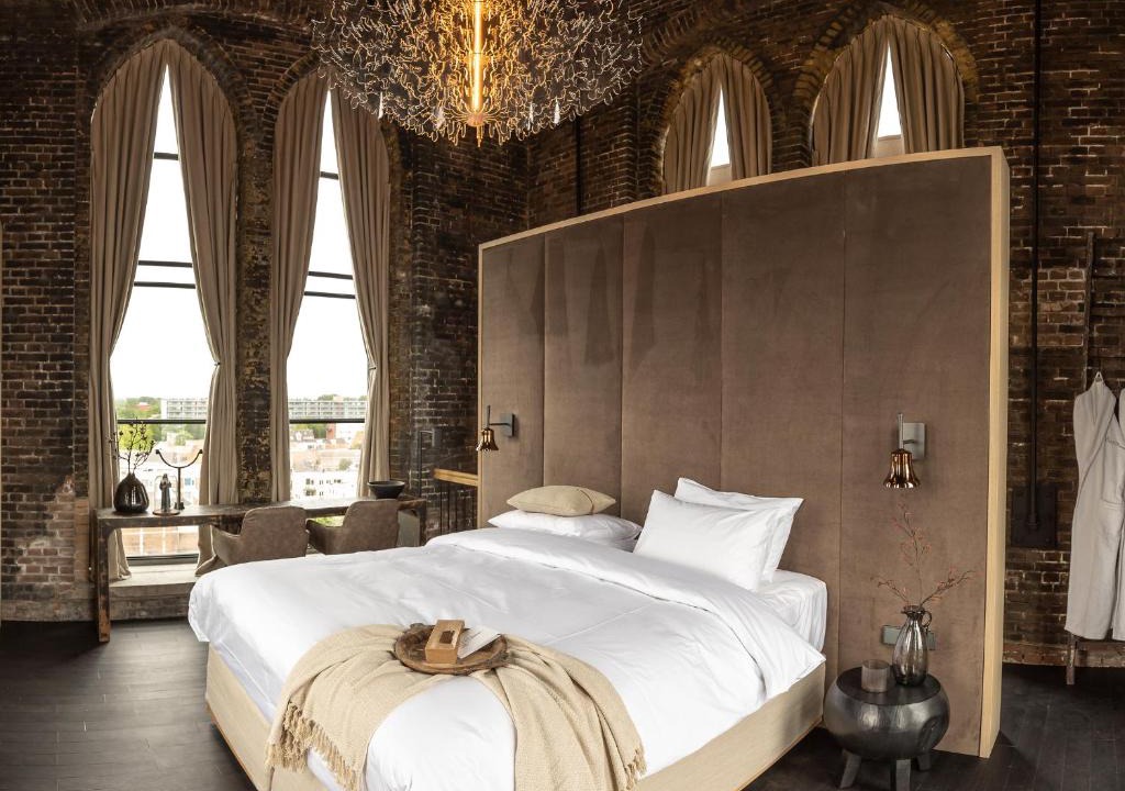 Weesp Hotel | The Clock Tower