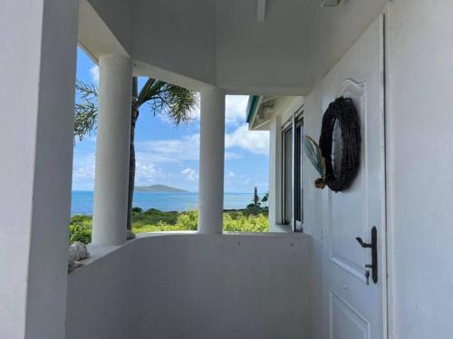 Green Cay House | The Cottage at Green Cay - Walk to the Beach - King Bed - Full AC