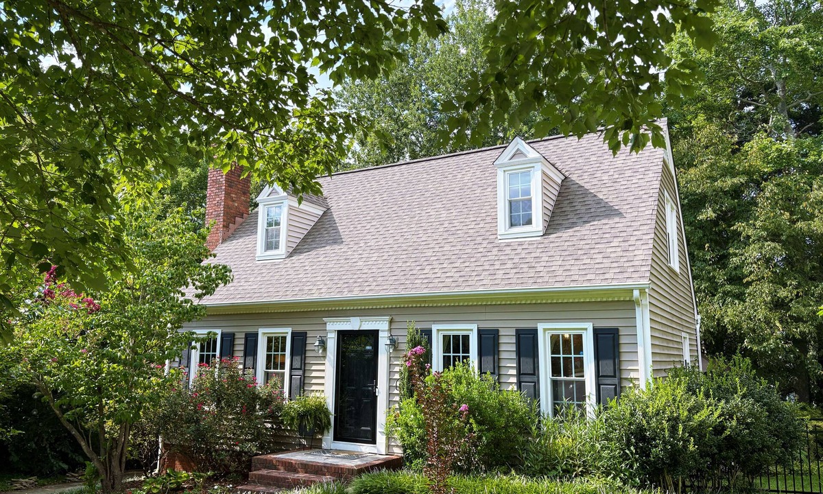 Greensboro House | The Cottage Hill is a charming 3-bed house in a primary location in Greensboro