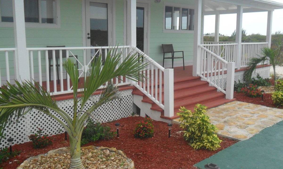Great Exuma Cottage | The Cozy Cottage comes 10% discount at TwinConnection Floating Bar.