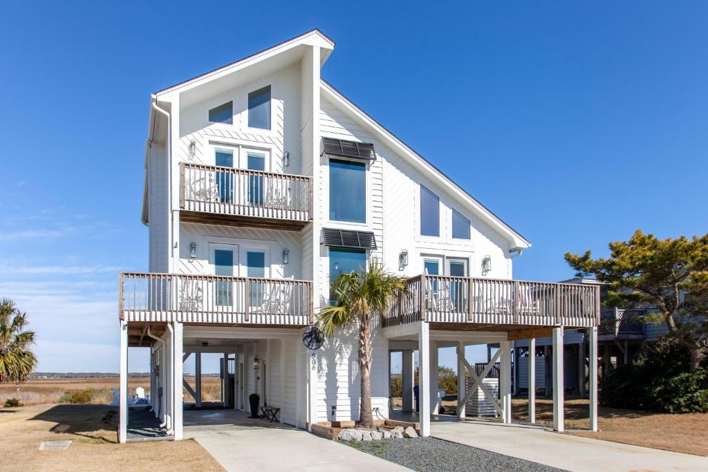 Caswell Beach House | The Driftwood by Oak Island Accommodations