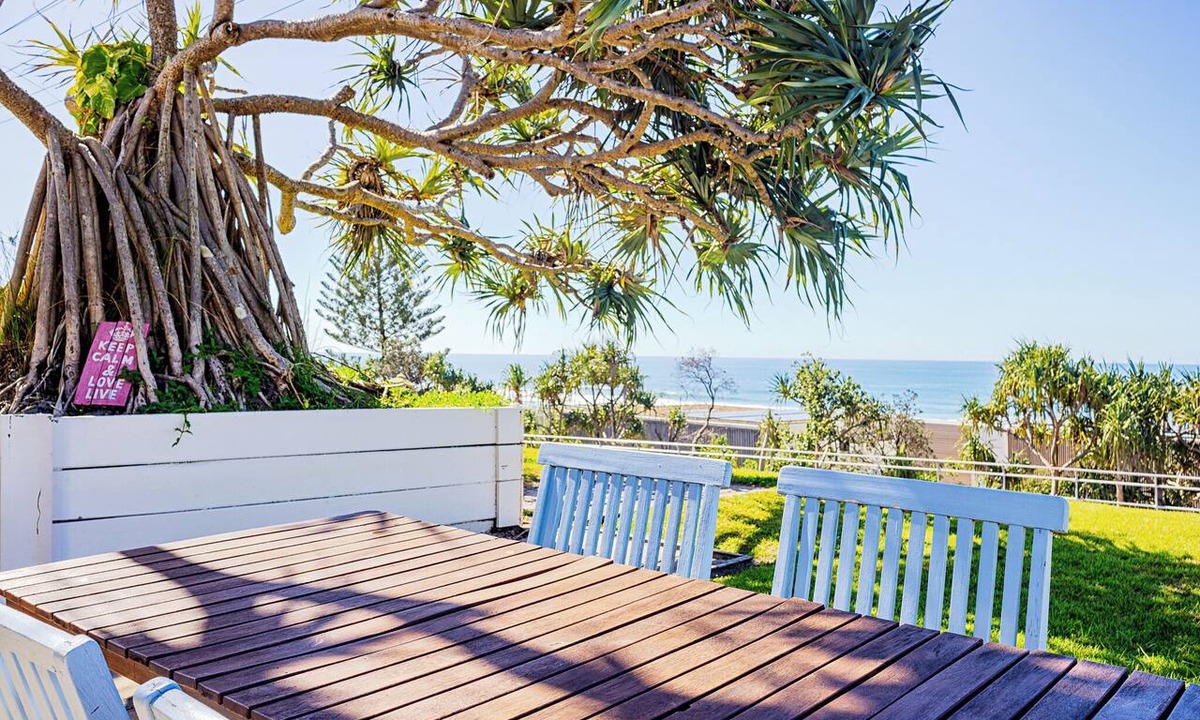 Sunrise Beach Apartment | THE GRASSY KNOLL Panoramic Beach Apartment - Sunrise Beach