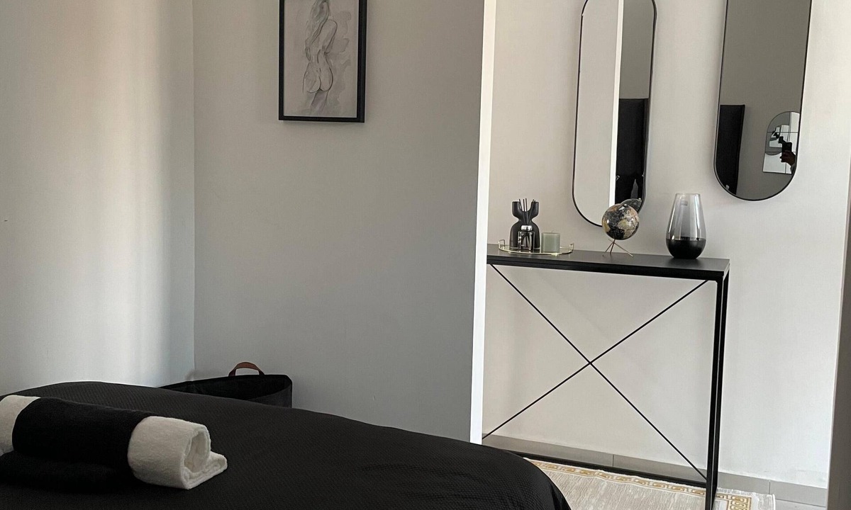 Greater Johannesburg Metropolitan Area Apartment | The Heart of Randburg: Modern, family friendly and be near popular attractions