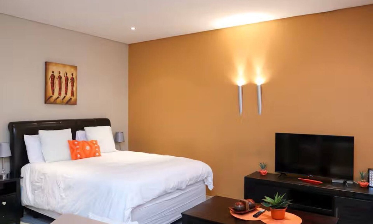 Downtown Johannesburg Apartment | The Orange Corner II