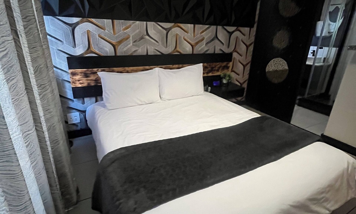 Greater Johannesburg Metropolitan Area Apartment | The Sanctuary: Sleek Smart Space