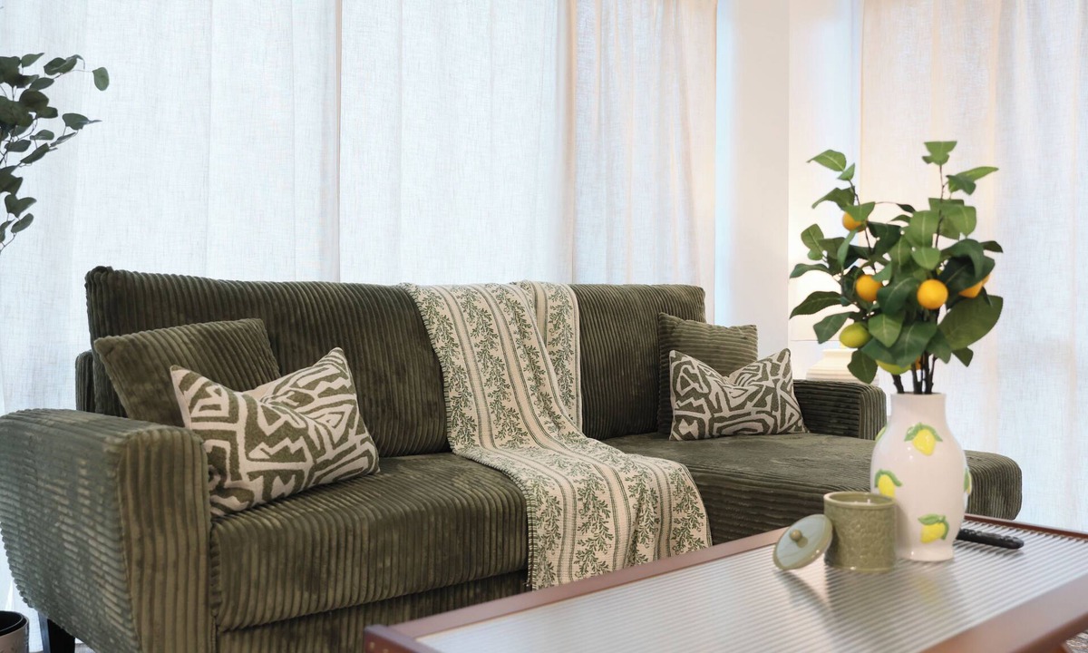 Toronto House | The Soft Yellow Stay | 20 Mins to Downtown Toronto