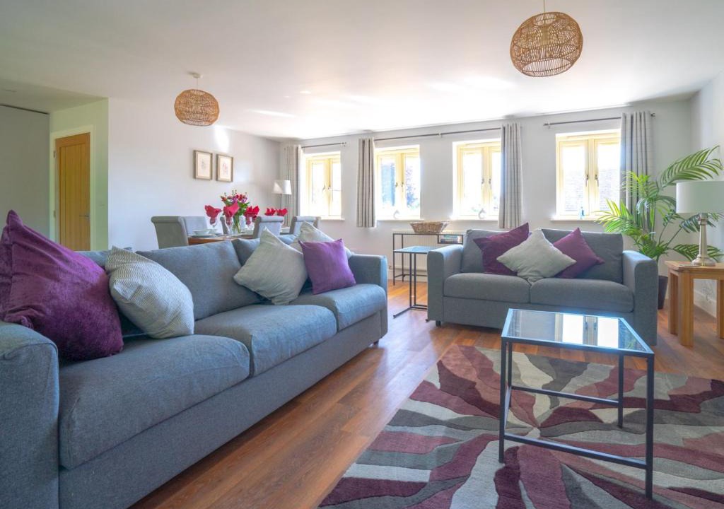 Ebrington House | The Stables Stylish cottage with hot tub and parking - Pass the Keys