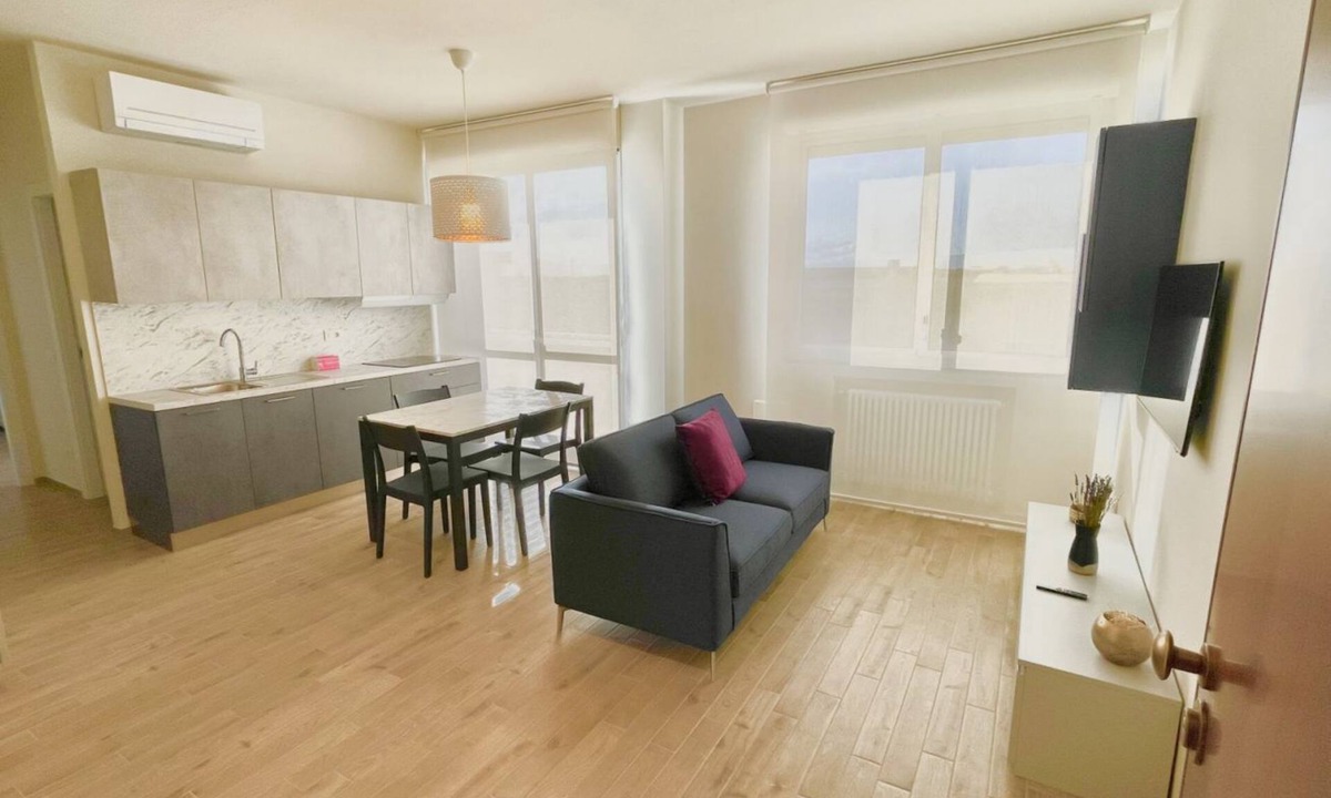 Prato Apartment | This apartment is located in Prato, in a strategic area just a few meters from the Pecci Museum of Contemporary Art and 15 km from Florence. It is situated in front of the Prato Courthouse, near the central train station and the Prato Est highway exit.Id