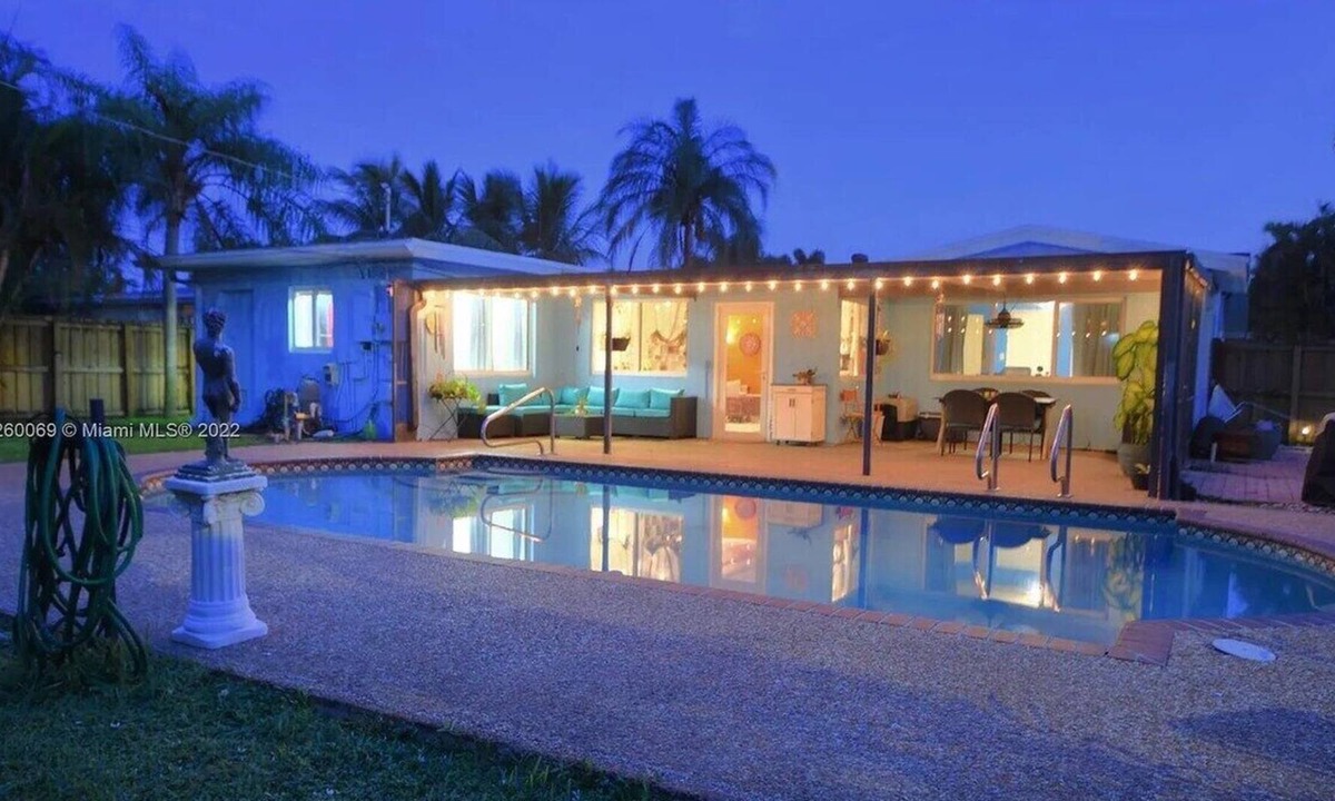 Fort Lauderdale Villa | This villa is a 5 bedroom(s), 3 bathrooms, located in Oakland Park, FL.