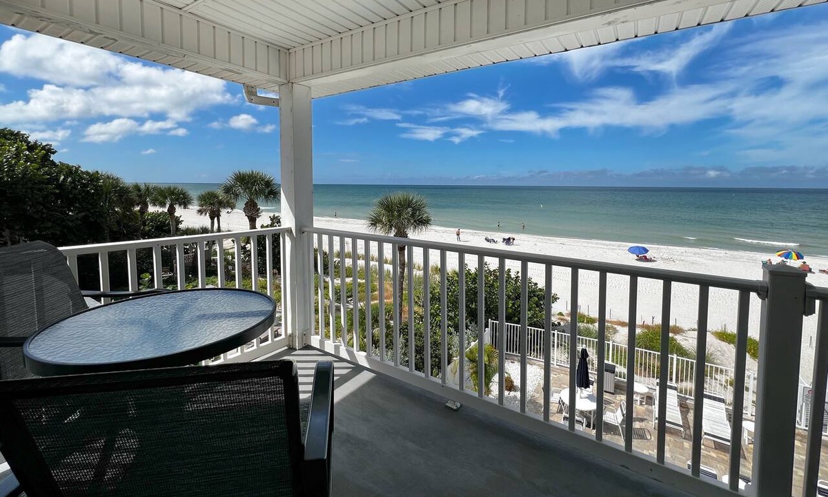 Indian Rocks Beach Condo | Top Floor- 5 Star - Indian Rocks Beachfront Fan Favorite!