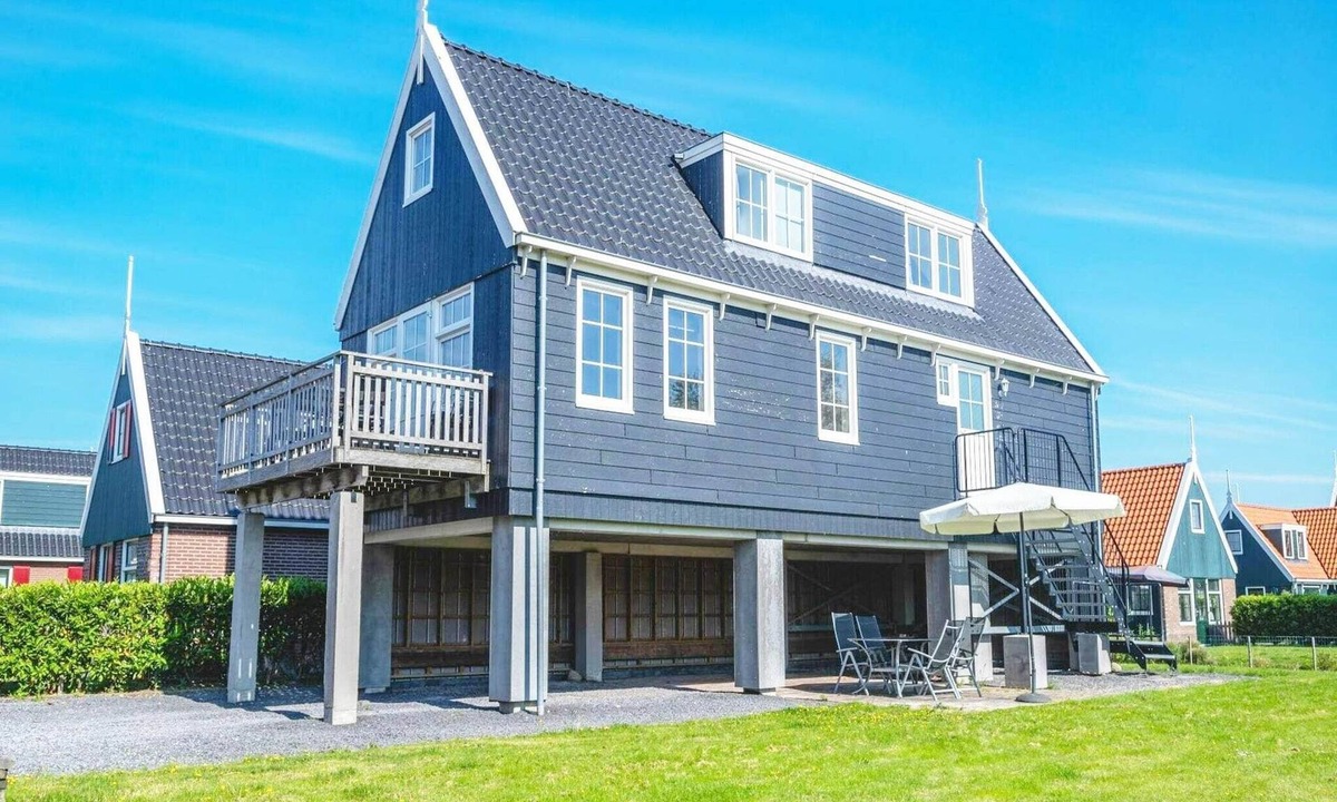 West-Graftdijk House | Traditional Dutch Villa Stay
