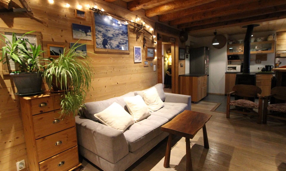 Les Almes Ski Chalet | Traditional wooden chalet, cozy, 3 bedrooms, 8 people, south balcony