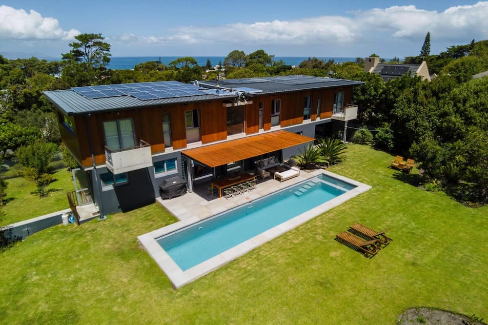 Fernkloof Villa | Treestone Villa | Hermanus | Pool | Mountain views