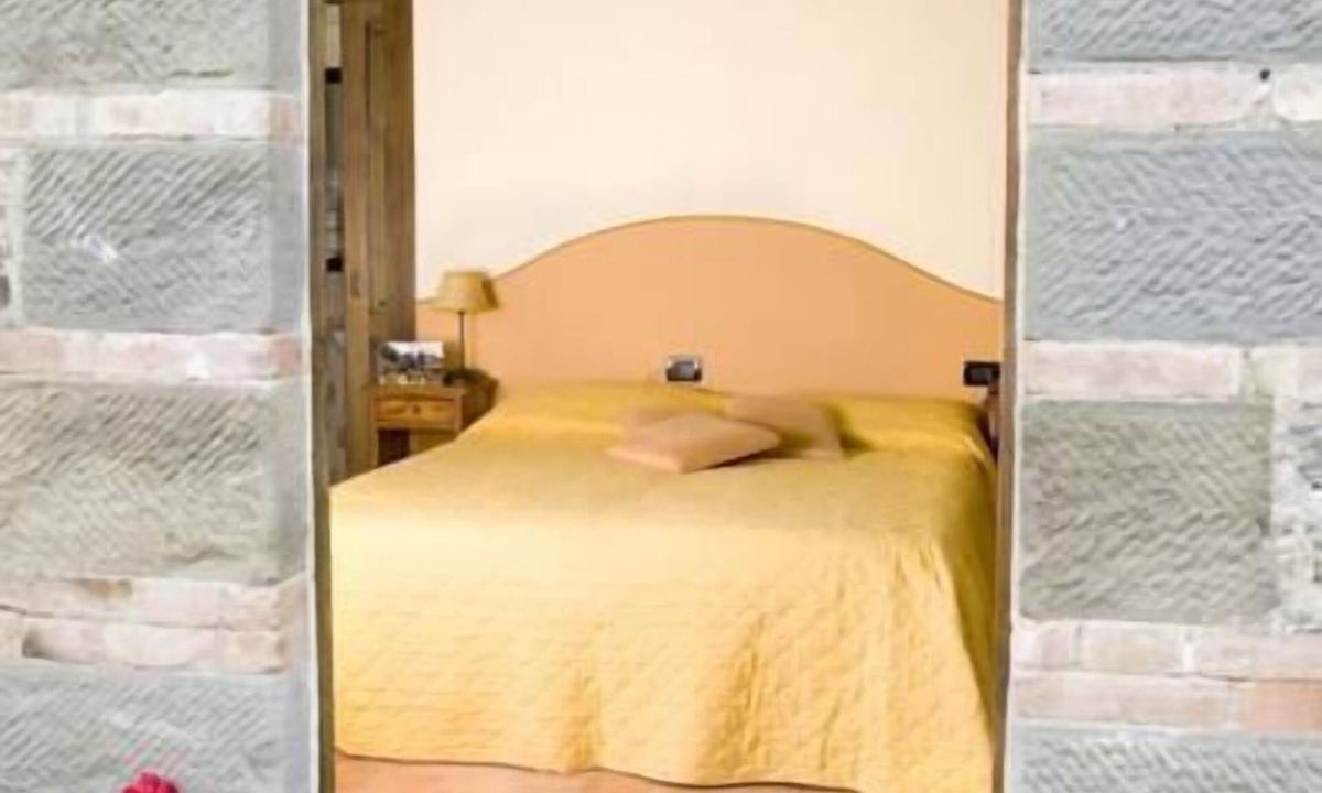 Pratovecchio House | TUSCANY. INDEPENDENT ROOM WITH PRIVATE BATH AND SHARED SWIMMING POOL