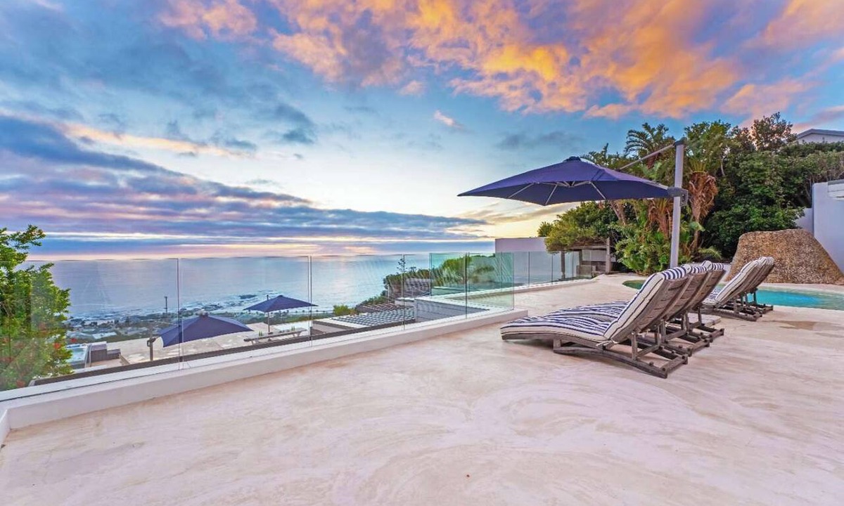 Camps Bay Villa | Two Views - 8 Bedroom Villa in Camps Bay & Hot Tub