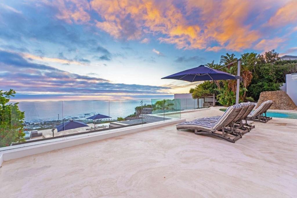 Camps Bay House | Two Views - 8 Bedroom Villa in Camps Bay & Hot Tub