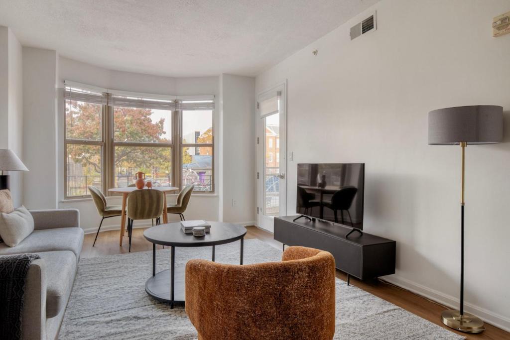 Cardozo Apartment | U Street 1br w concierge wd nr nightlife WDC-727