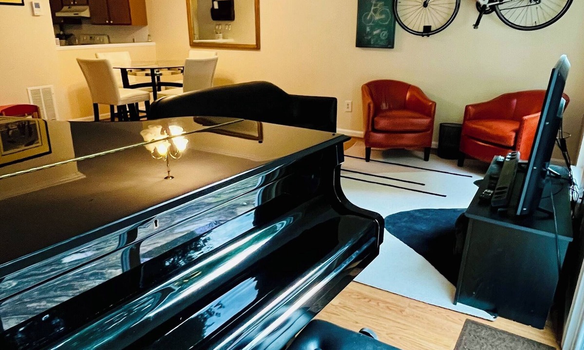 Darnestown House | Unique Stay in Gaithersburg: Baby Grand Piano, Fire pit, bbq, & family friendly