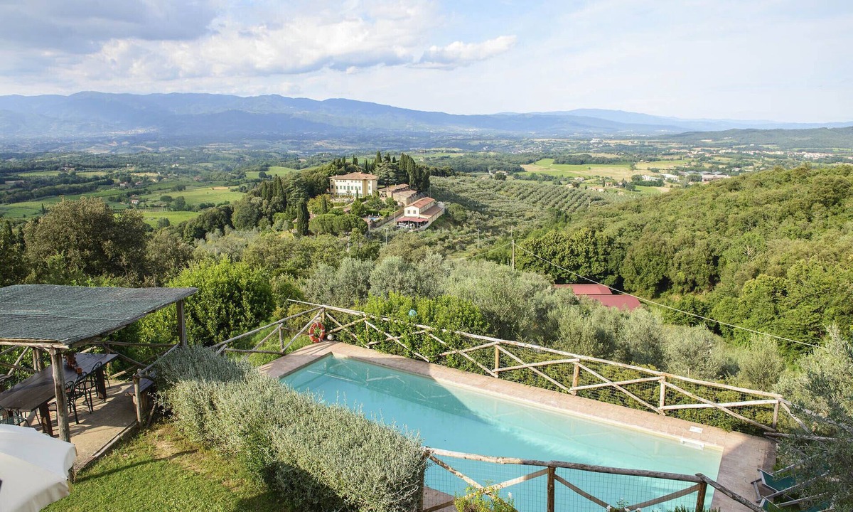 Bucine House | Unspoilt farmstay with private pool, amazing panorama over the valley and wine