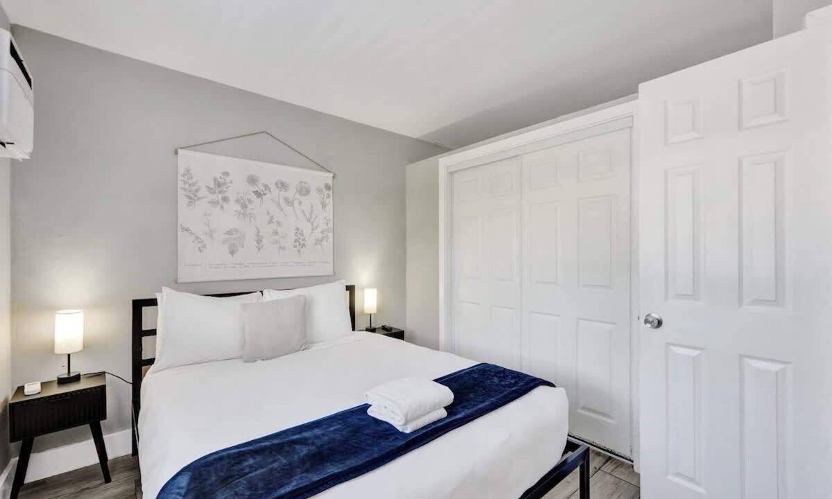 Poinciana Park Apartment | Urban Escape 1BR Near Las Olas with Pool