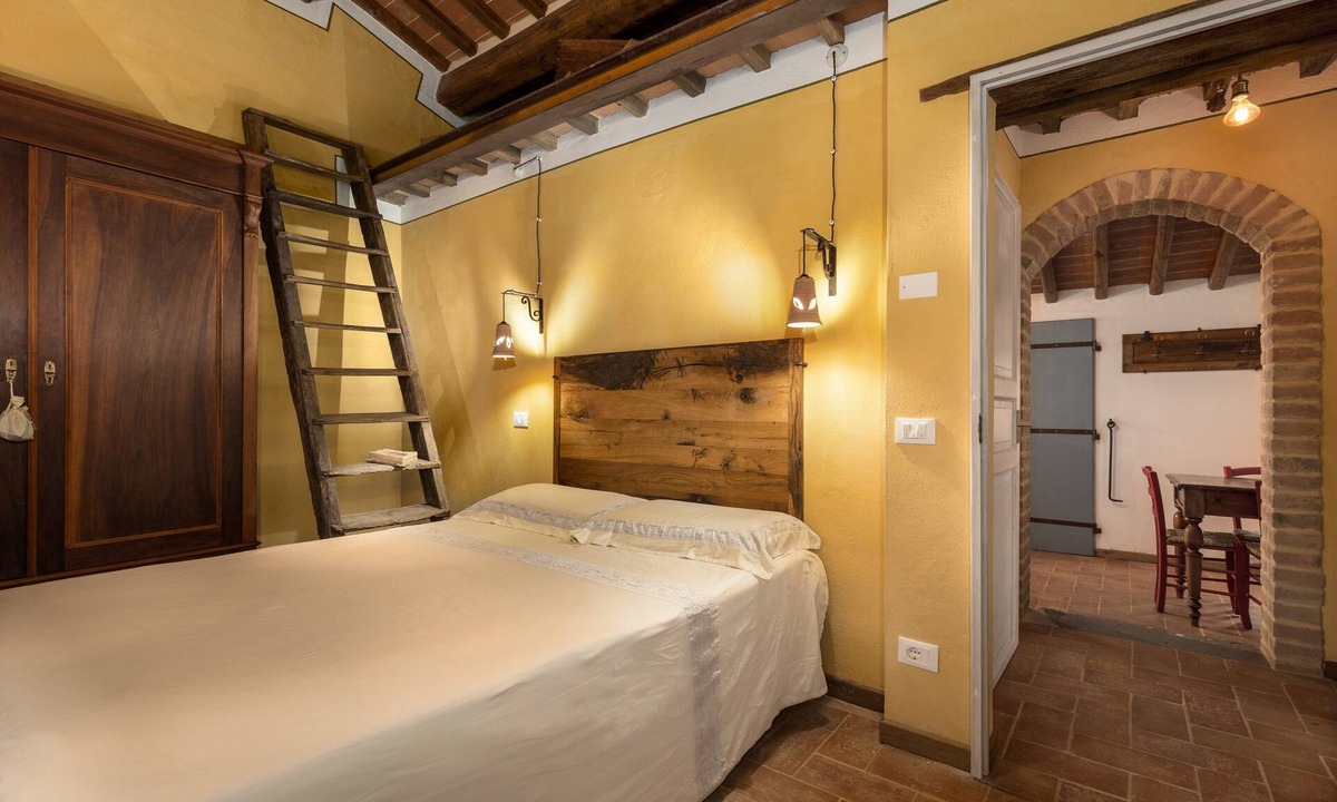 Borgatello House | Vacation Home "Casa di Campagna" with Private Terrace & Wi-Fi