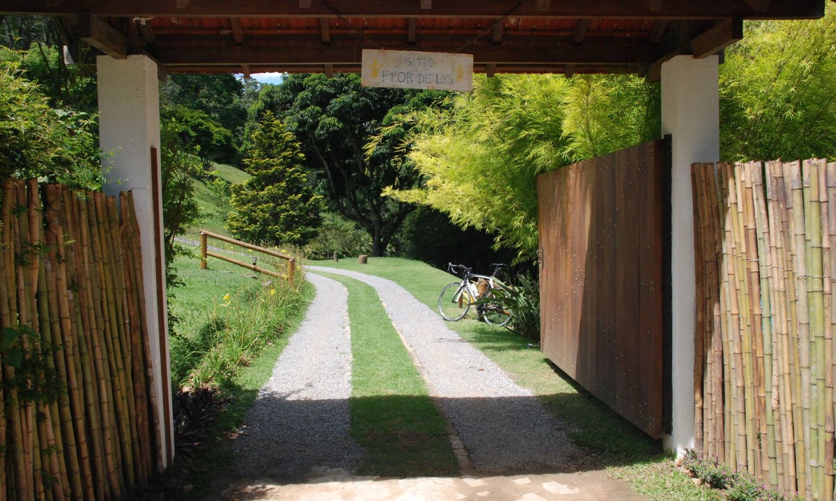Araras House | Vale das Videiras - House 250m from the town center with 5 suites, swimming pool and sauna.