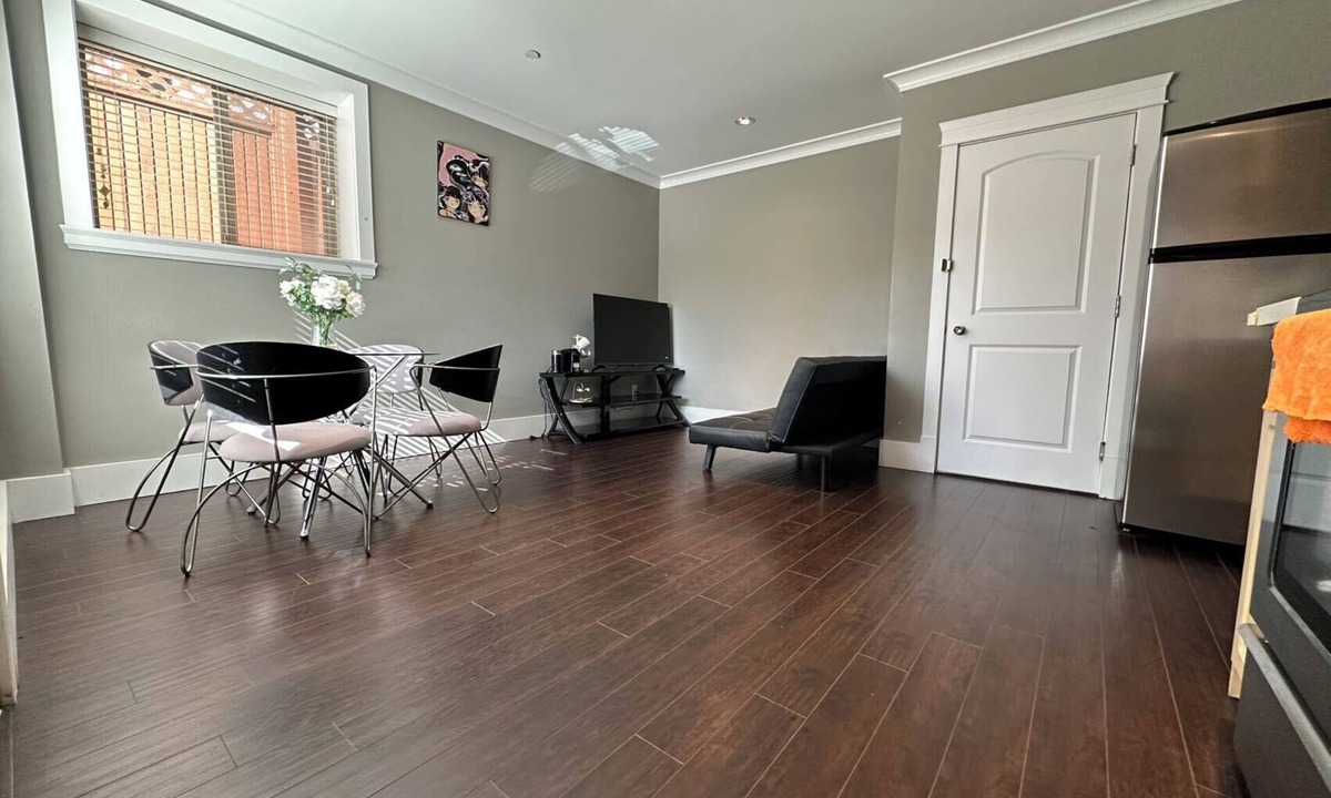 Fraserview House | VANCOUVER 1B1B-PRIVATE ENTRANCE-NEAR YVR/DT/RMD-FREE PARKING-FAMILY FRIENDLY