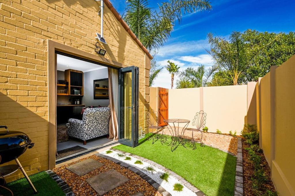 Kraaifontein Apartment | Velvet & Bloom Cottage in Durbanville