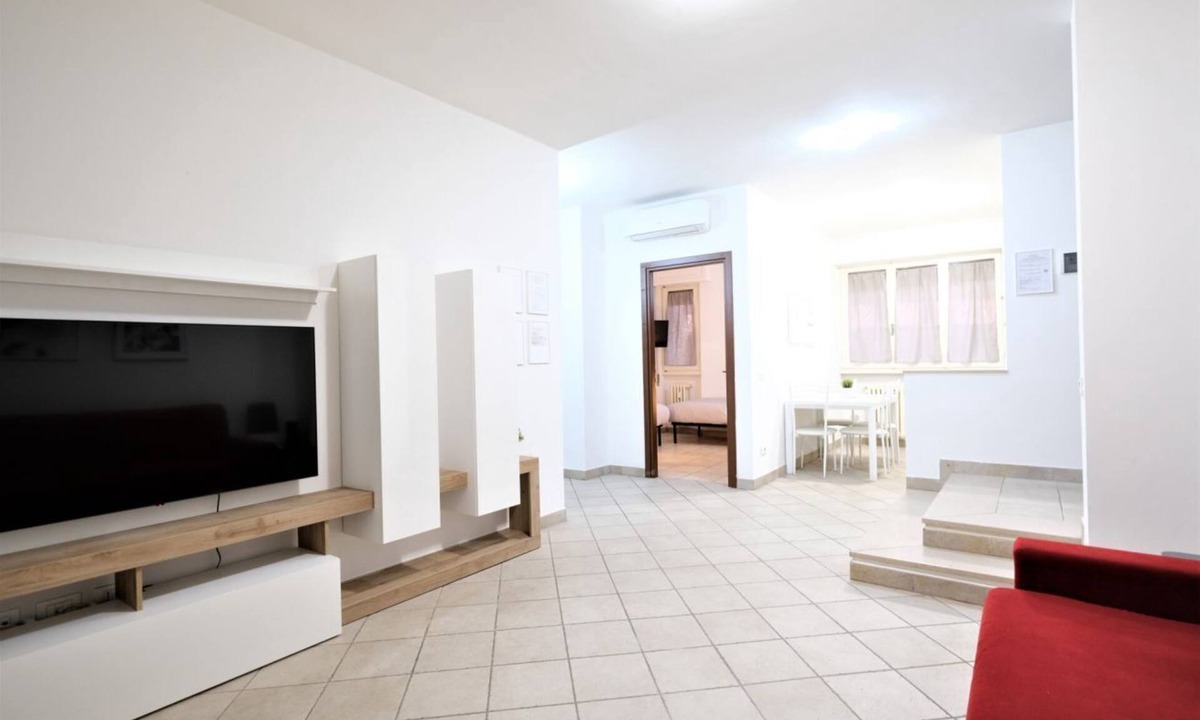 Peretola Apartment | Verdicchio is located in the Novoli area, a few steps from the tramway with which you can reach the center of Florence and the Santa Maria Novella station in a few minutes and close to the Florence airport, it is possible to park in the area easily.The a