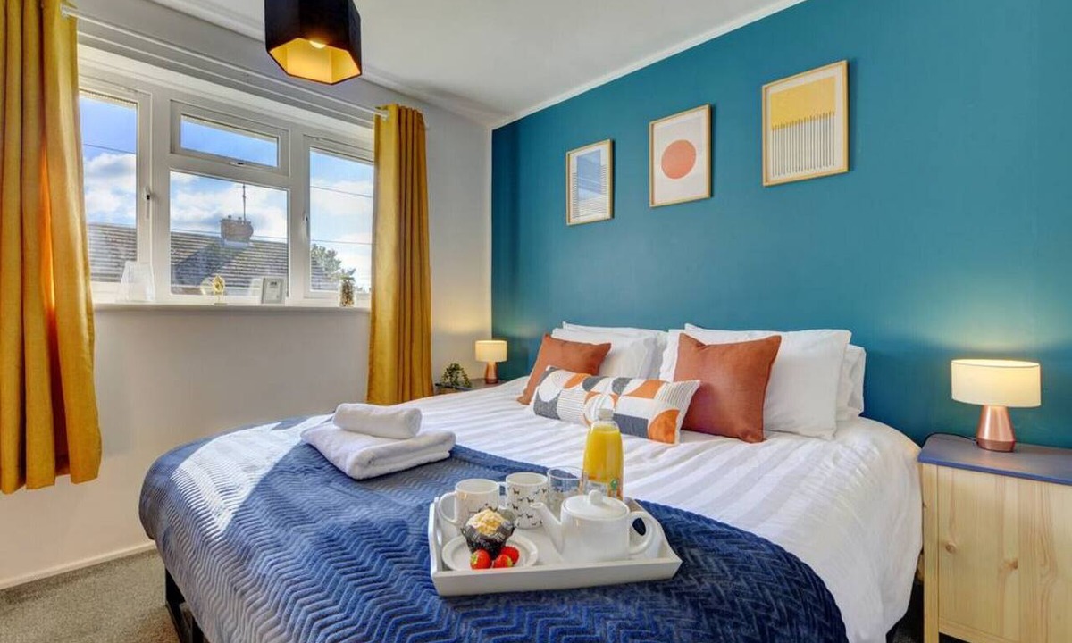 Aston-le-Walls Apartment | Vicarage Lane Apt | 2 bed | Sleeps 5 | Harbury near Leamington & M40 | Inspire Homes