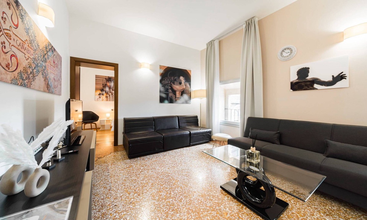 L'antico Ghetto Ebraico Apartment | View of Piazza Maggiore - Arcadian By ImmoBo - Bologna Center