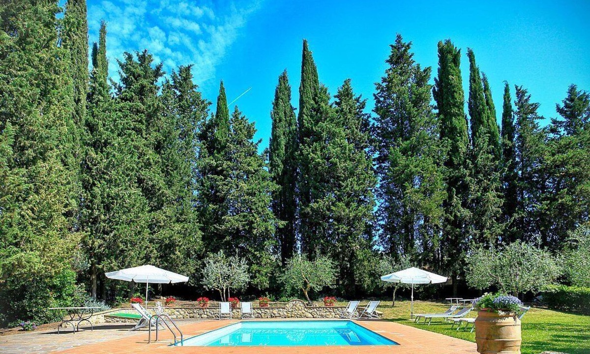 Poggiarello Villa | Villa Cherubina: A splendid seventeenth-century three-story villa located on top of a small hill, with Free WI-FI.
